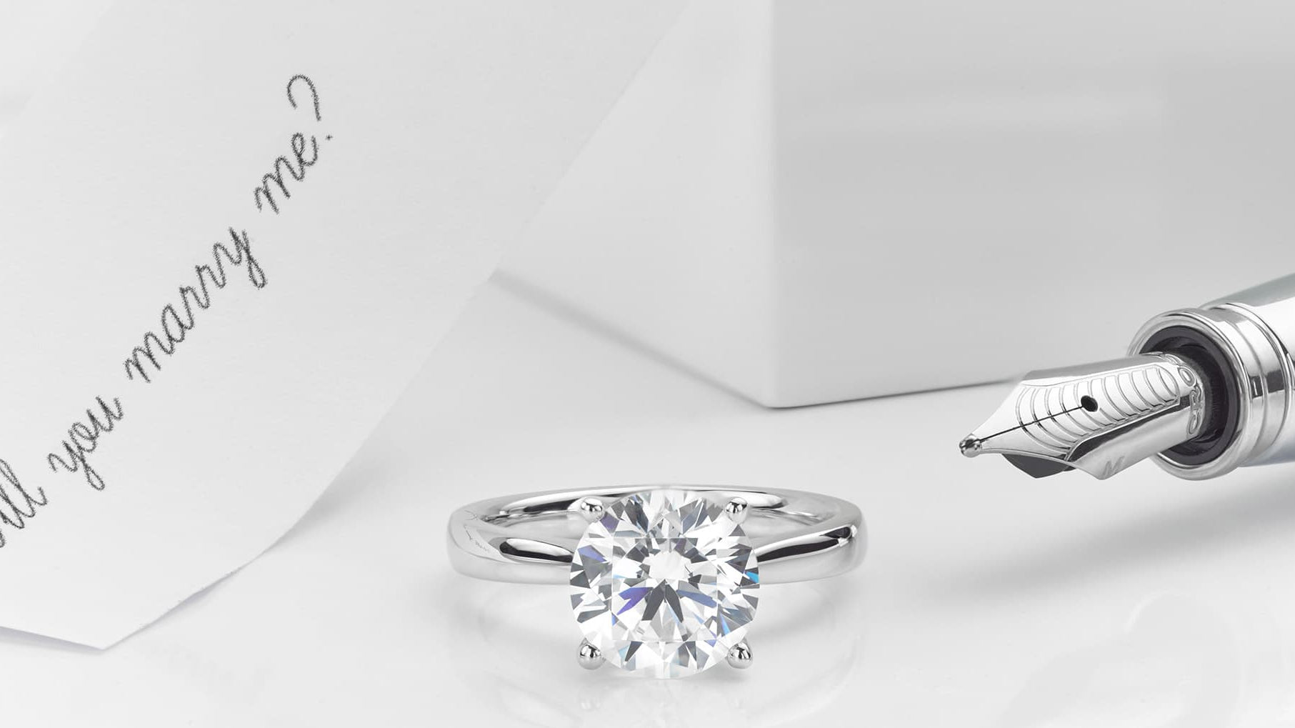 Sig ja til den perfekte ring: 5 spørgsmål, du skal stille, før du køber en forlovelsesring