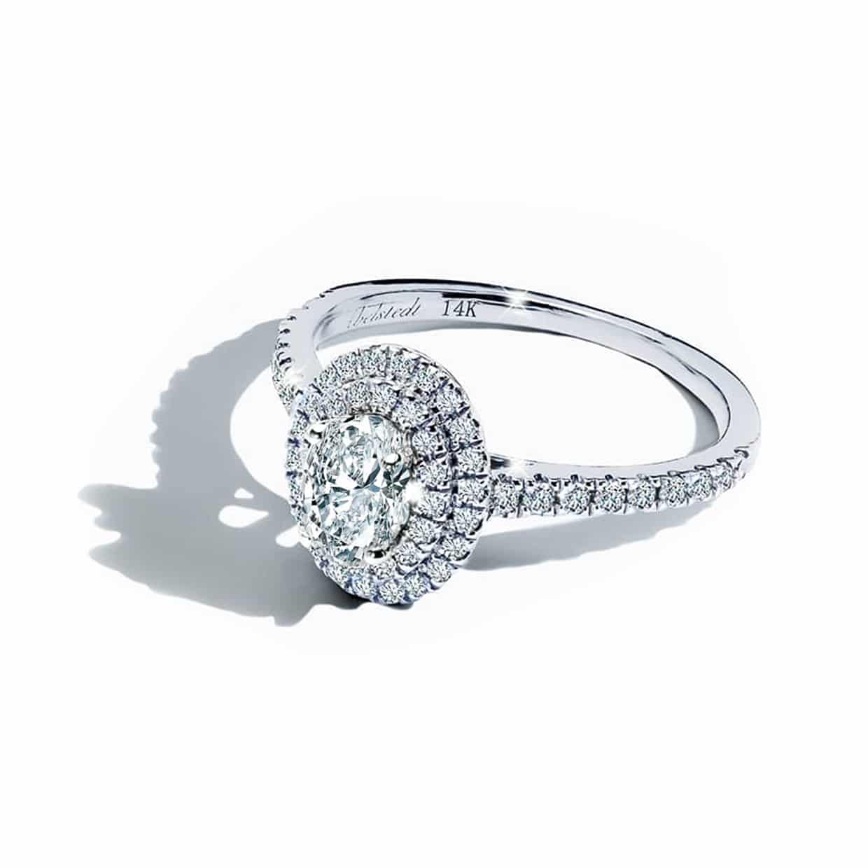 Aurora oval safir forlovelsesring med dobbelt diamant halo i hvidguld