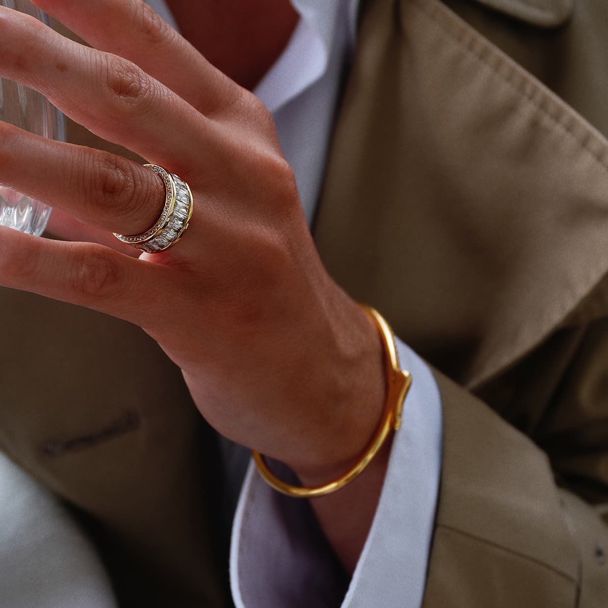 Oxford emerald eternity ring med sidesten i forgyldt sterlingsølv