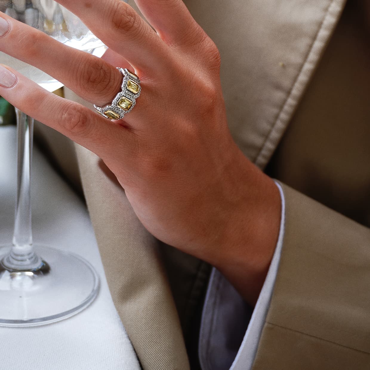 Oxford gul emerald cut eternity ring