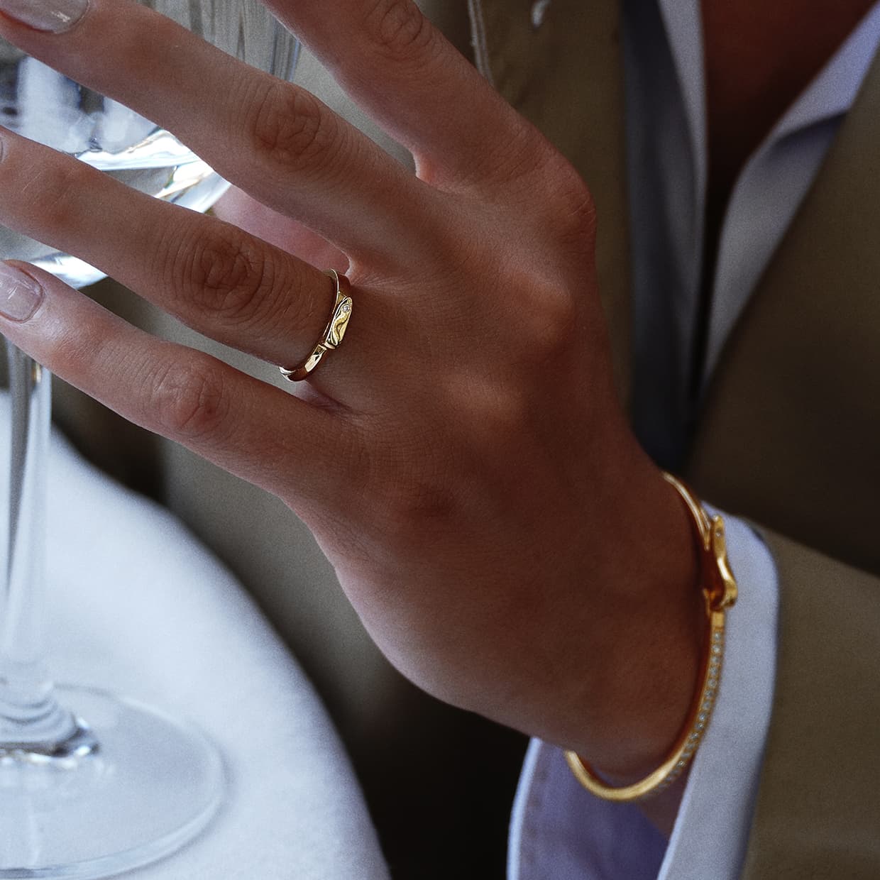 Equestrian ring forgyldt sterling sølv med enkelt diamant