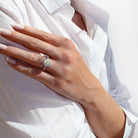 Bliss gul forlovelsesring med safir og dobbelt diamant halo