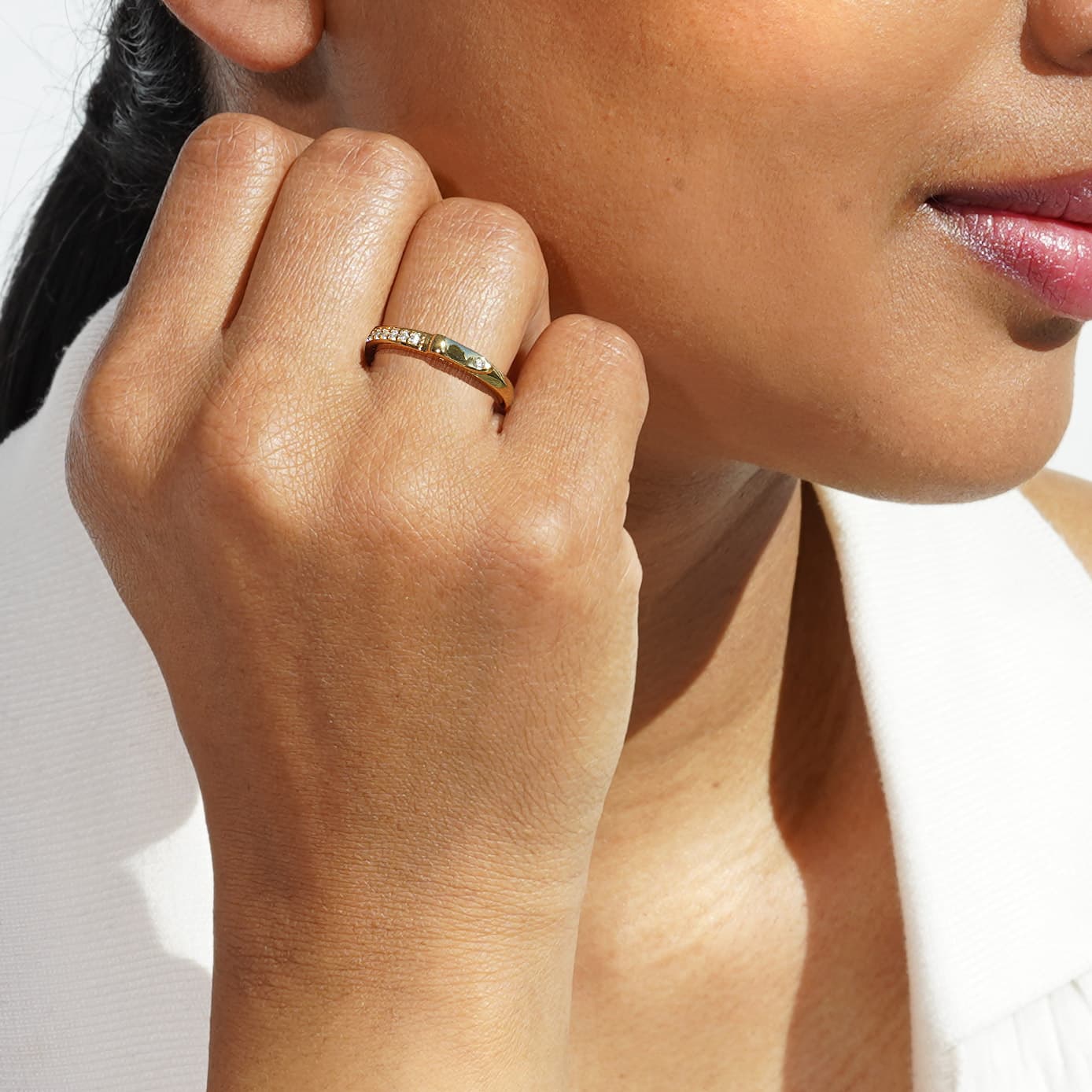 Equestrian ring med sten forgyldt