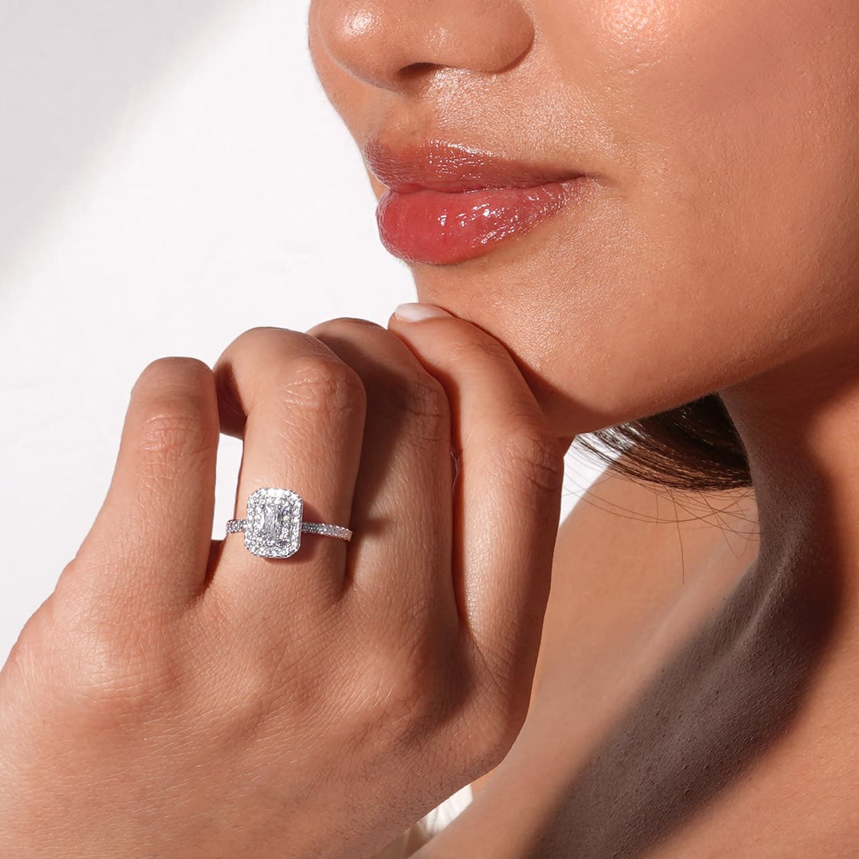 Oxford emerald dobbelt halo ring